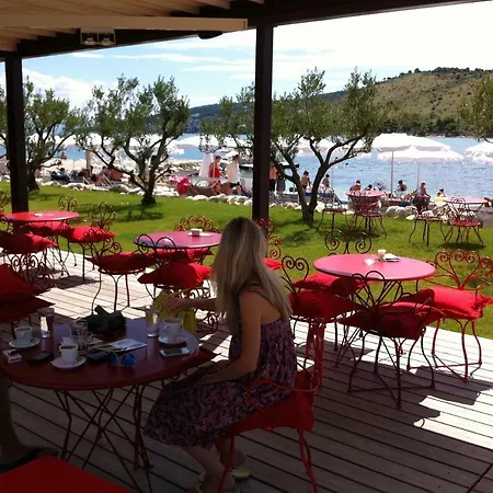 Svilan 公寓 特罗吉尔