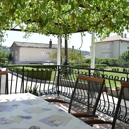 公寓 Svilan 特罗吉尔